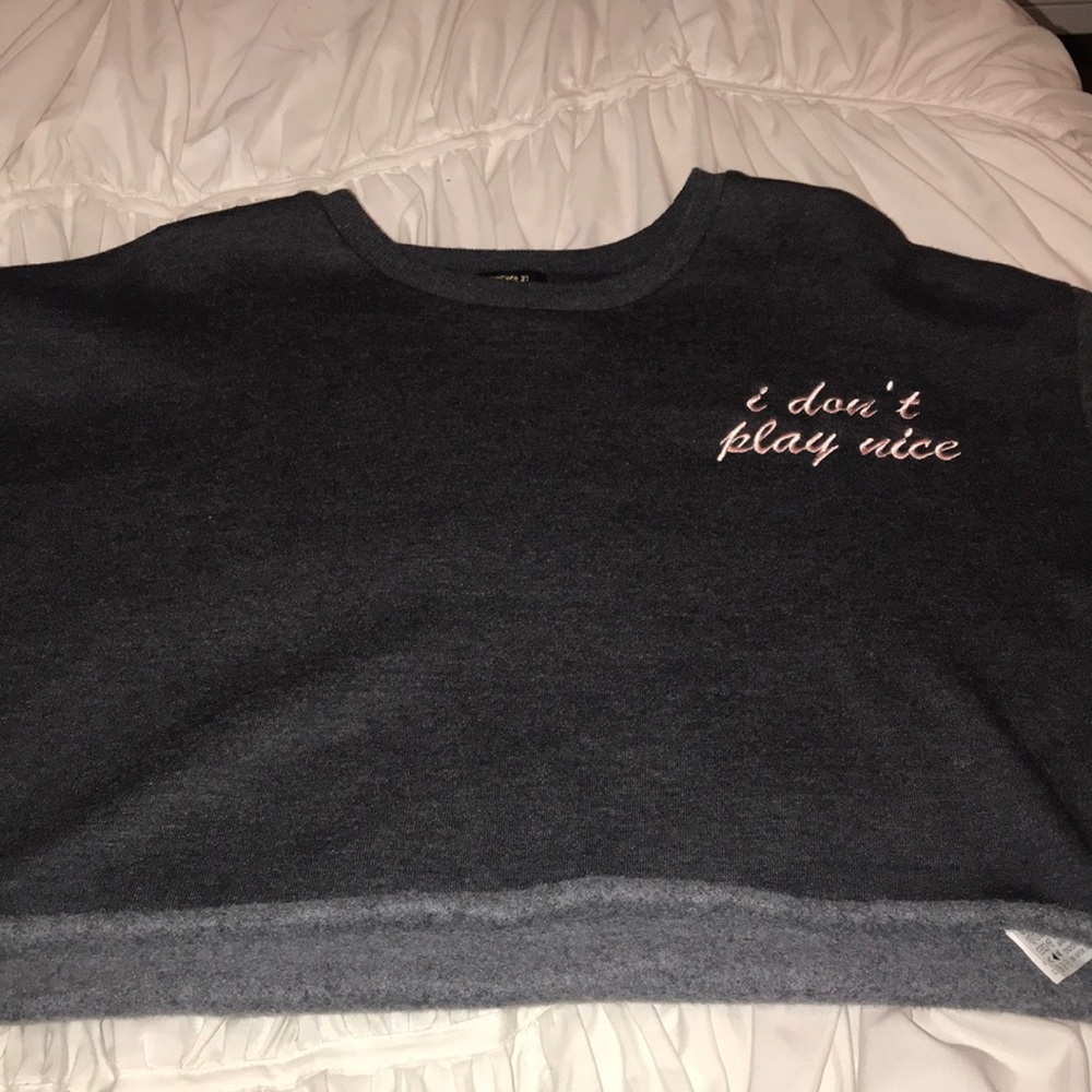 ‘i don’t play nice’ cropped sweatshirt